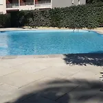Nature Et Loisirs: Parking/ Piscine * バンドール