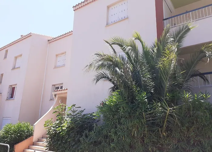 Nature Et Loisirs: Parking/ Piscine * Bandol