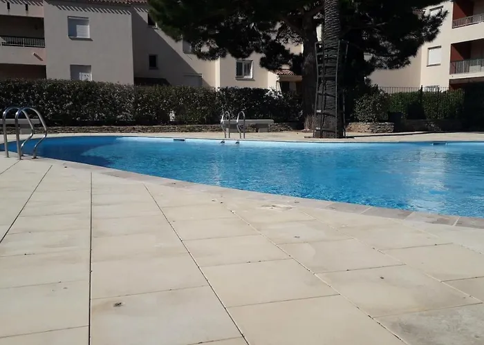 Nature Et Loisirs: Parking/ Piscine Bandol