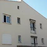 Nature Et Loisirs: Parking/ Piscine Apartamento