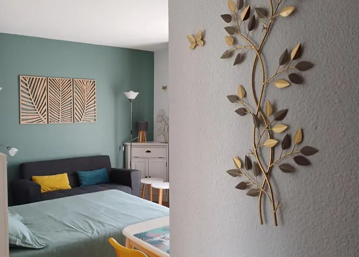 Nature Et Loisirs: Parking/ Piscine Appartement