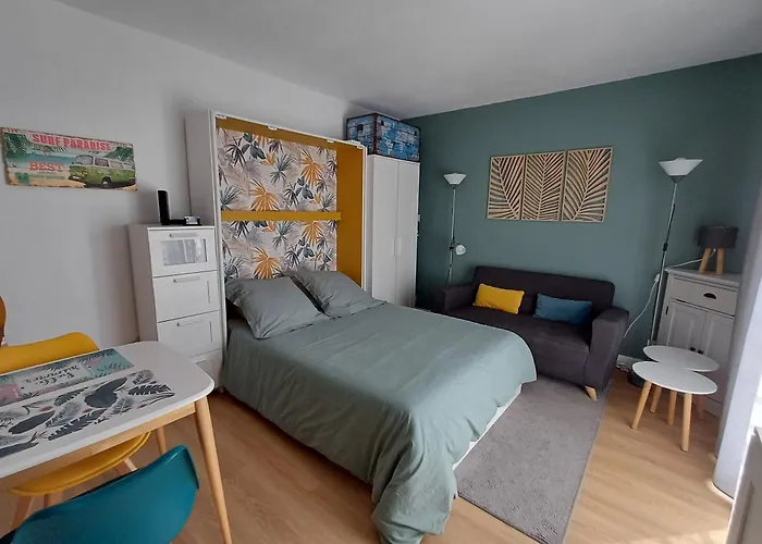 Nature Et Loisirs: Parking/ Piscine Appartement Bandol